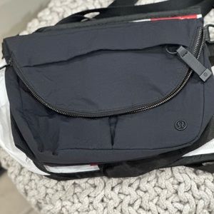 All Night Festival Bag /Lululemon/black with black /v good condition.